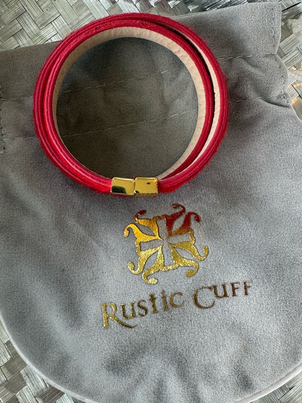 EUC Rustic Cuff Red Hair On Hide Leather Wrap Bracelet Gold Magnetic Clasp Luxe - Picture 3 of 7